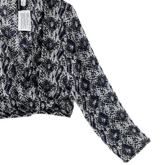 H&M DIVIDED Purple Snake Print Wrap Blouse Size 8 NWT - Picture 3 of 5